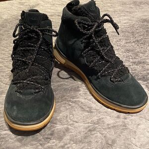 UGG Women's Lakesider Heritage Mid Ankle Boot Size 10